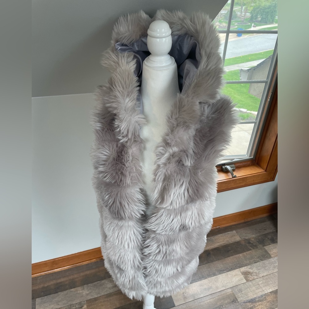 Red Queen faux fur vest